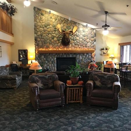 Moose Lake Lodge & Suites Bagian luar foto