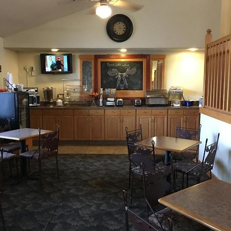 Moose Lake Lodge & Suites Bagian luar foto