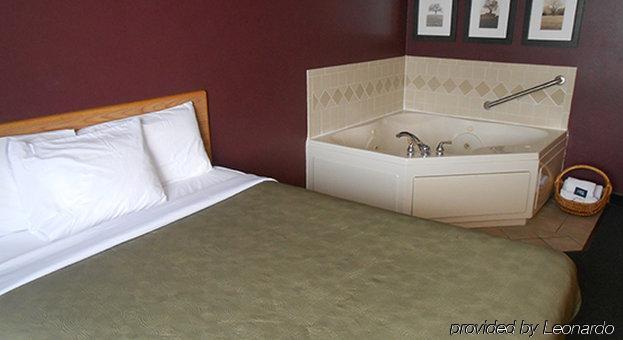 Moose Lake Lodge & Suites Bagian luar foto