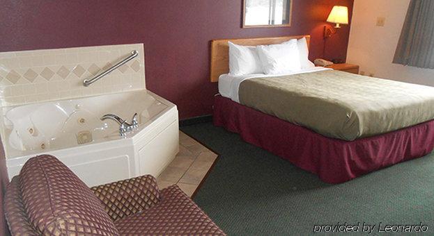 Moose Lake Lodge & Suites Bagian luar foto