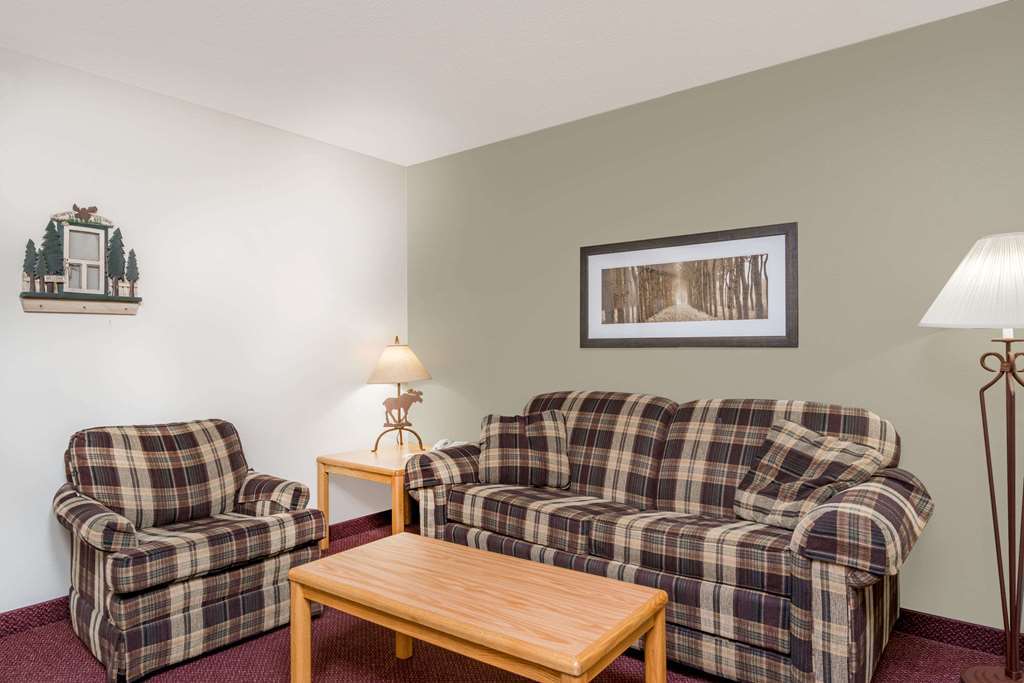 Moose Lake Lodge & Suites Ruang foto