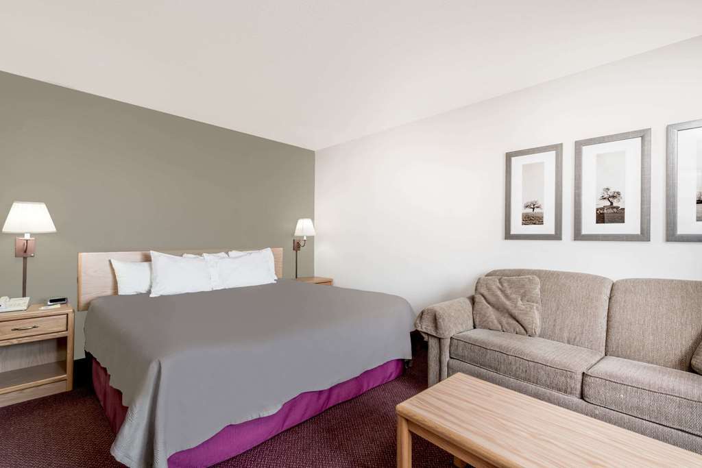 Moose Lake Lodge & Suites Ruang foto