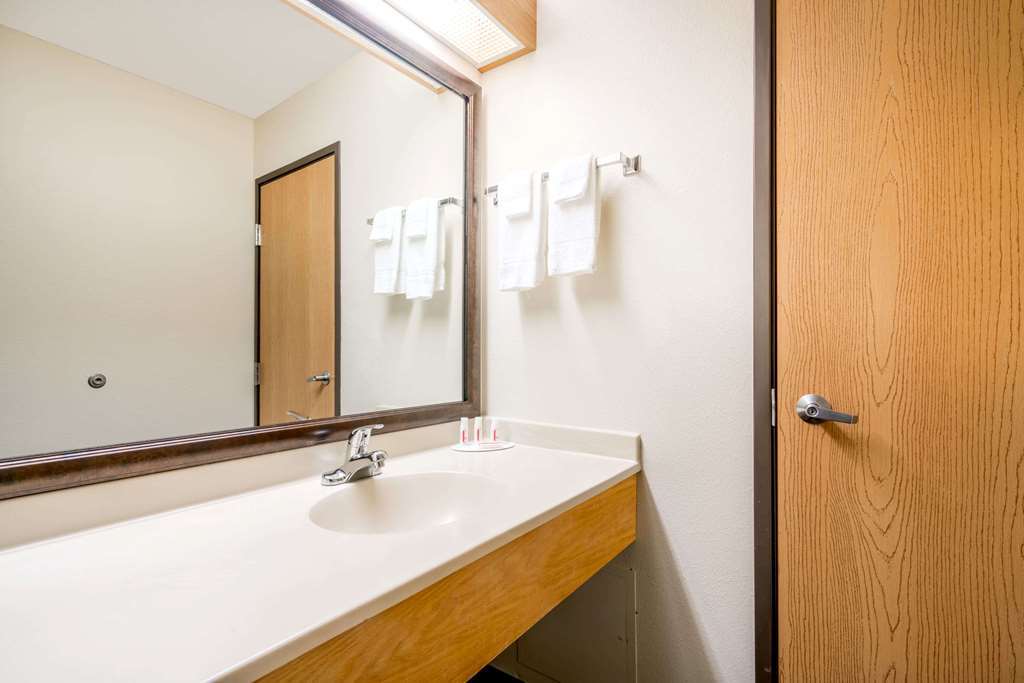 Moose Lake Lodge & Suites Ruang foto
